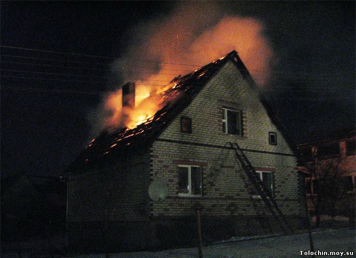 В Саках сгорел дом